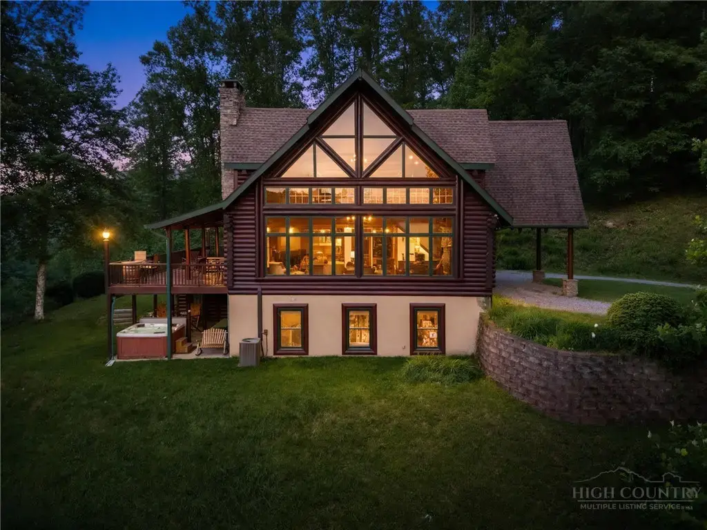 605 Thistle Way, Sugar Grove