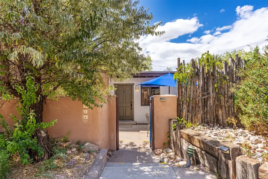 288 Calle Loma Norte, Santa Fe