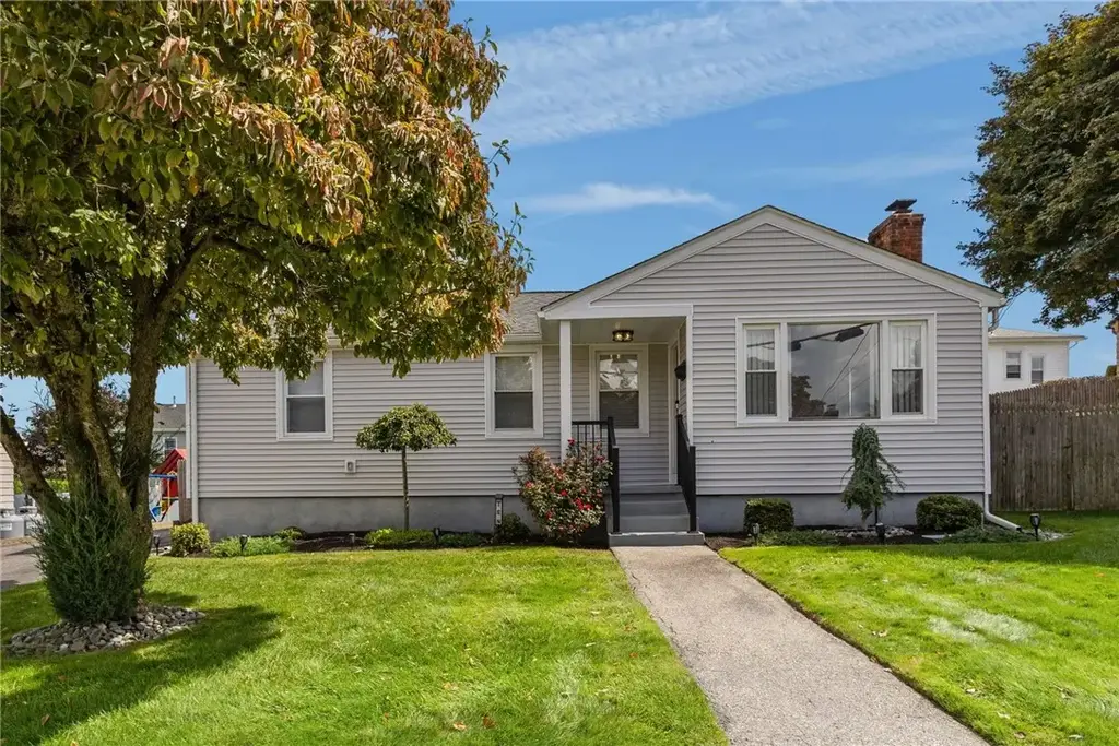 10 Summit Ave, Johnston