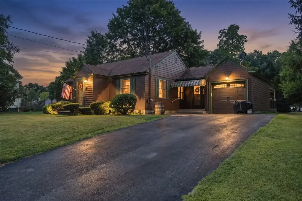 880 Victory Hwy, Burrillville