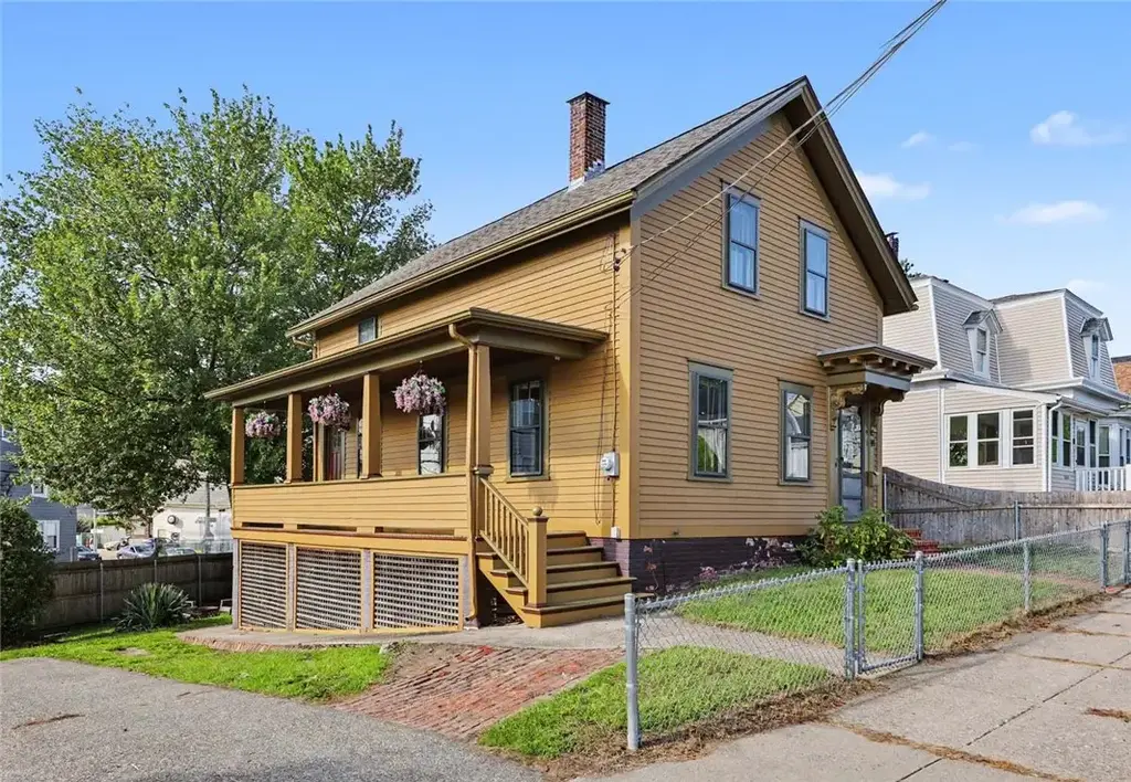 14 Webb St, Pawtucket