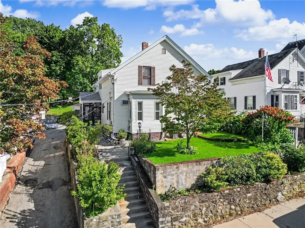 66 Cottage St, Woonsocket
