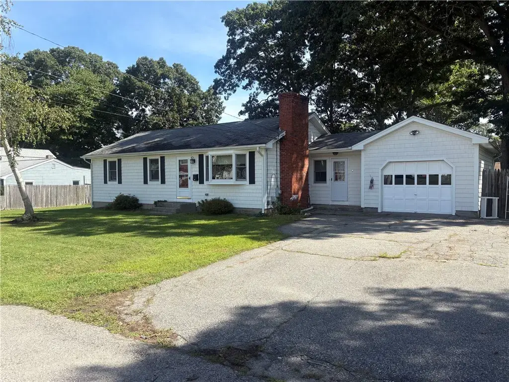 12 Greenway Dr, Bristol
