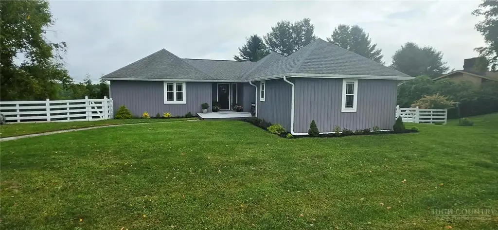 1639 Memorial Park Dr., Sparta