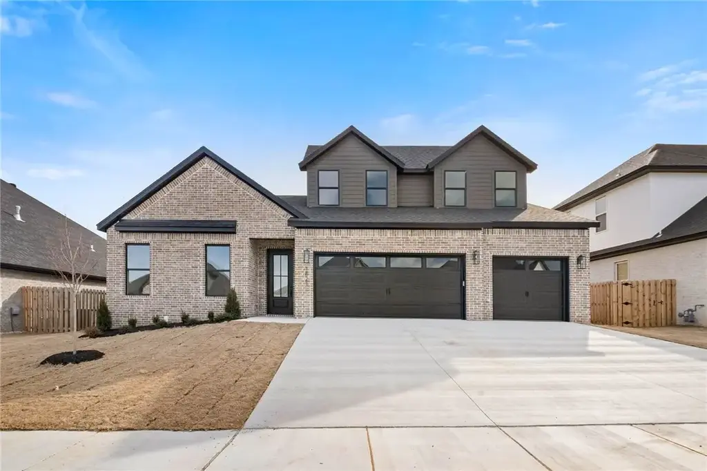 1821 Lotus Road, Centerton