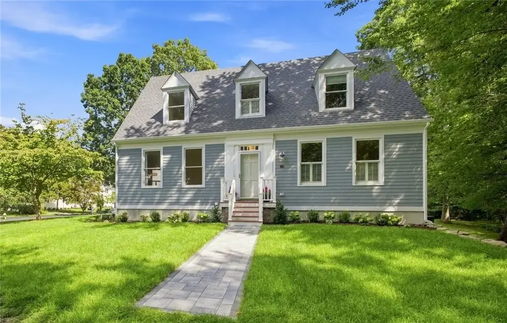 4 Woodhaven Rd, Barrington