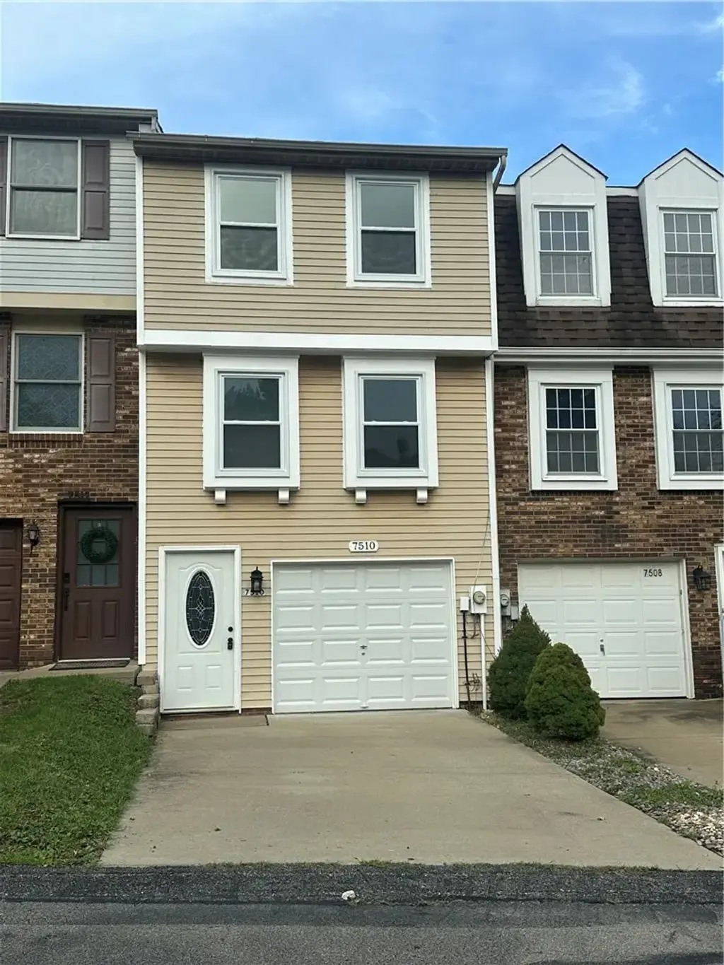 7510 Lafayette Square, Hopewell