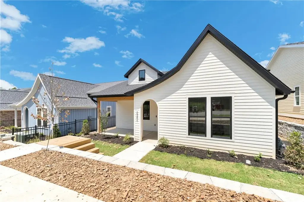 2342 E Rolling Hills Drive, Fayetteville
