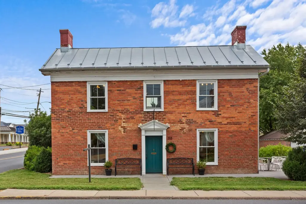 318 Main St N, Bridgewater