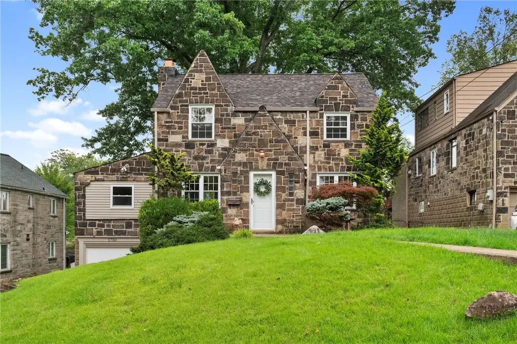 1750 Williamsburg Place, Blackridge