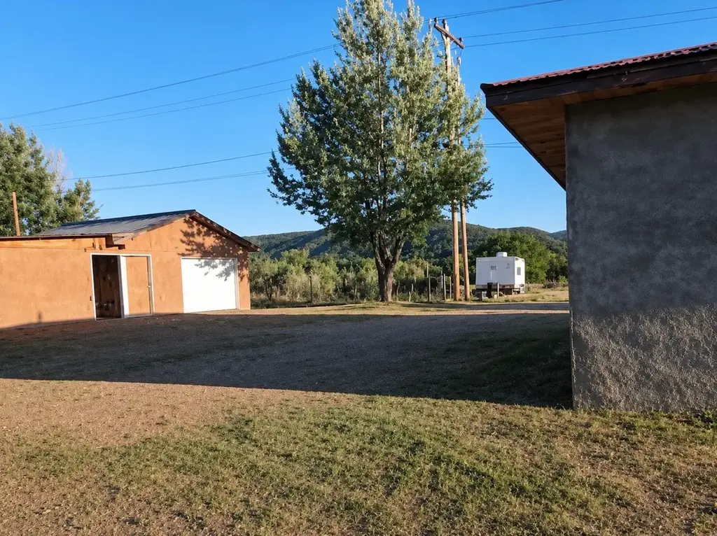 1208 State Road 75, Penasco