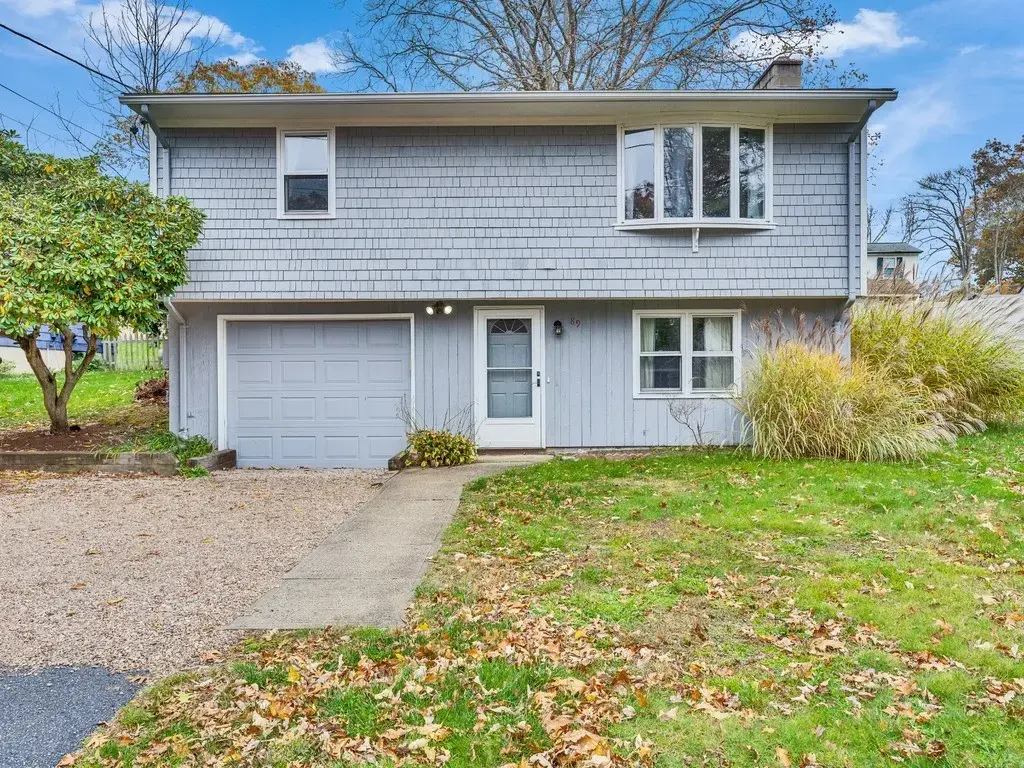 89 Spice Bush Trl, Narragansett