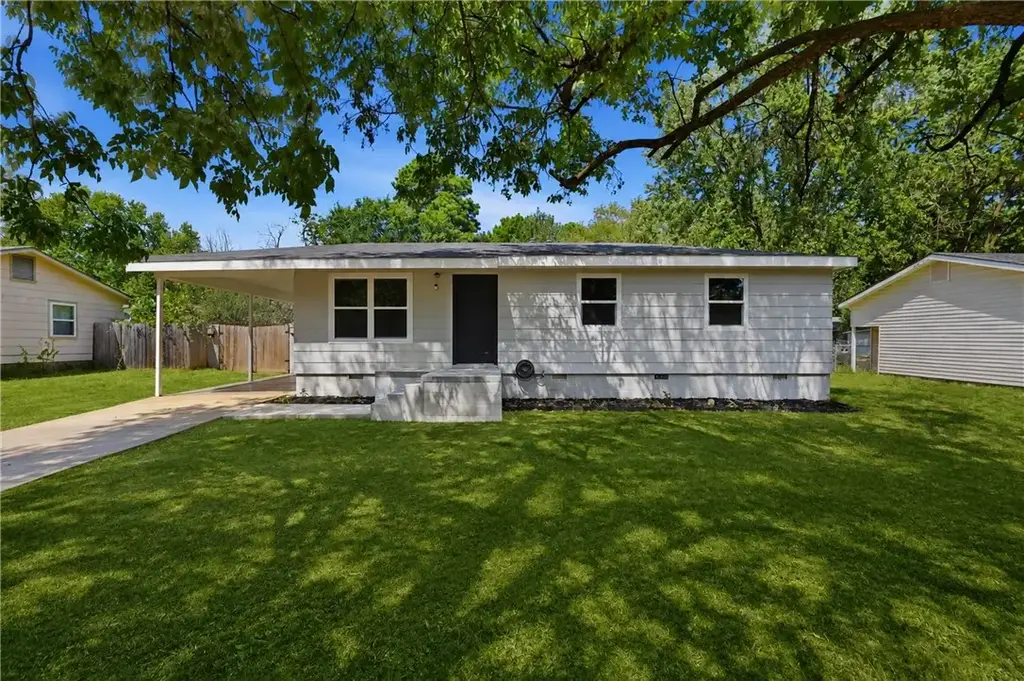 2206 Dogwood Place, Springdale