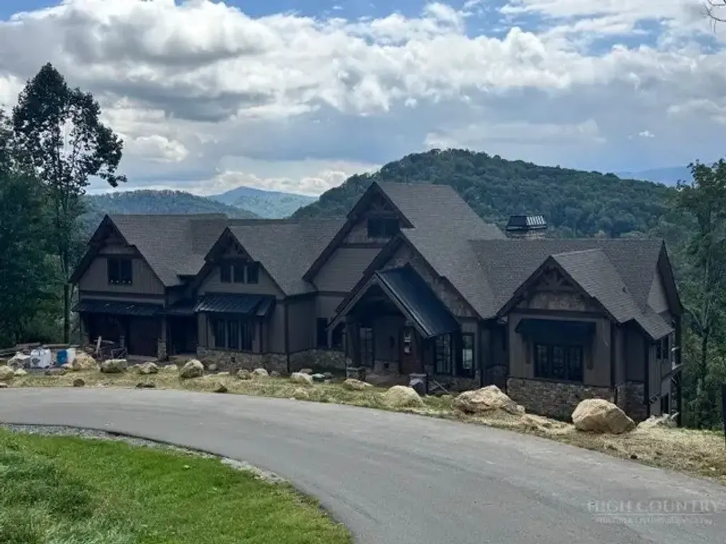 146 Springwater Lane, Banner Elk