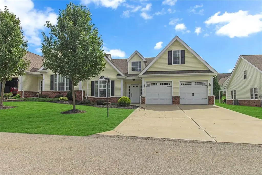 121 Spring Blossom Circle , Chippewa