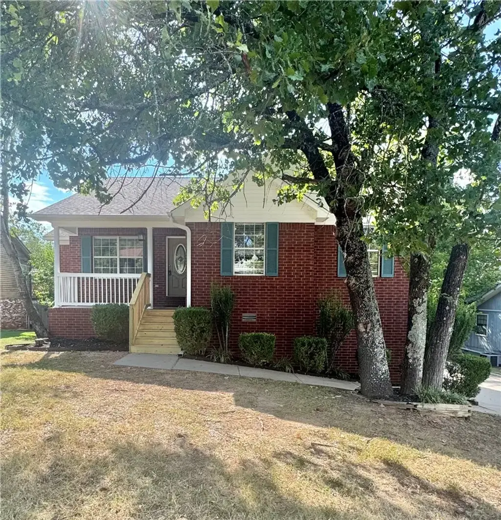 216 Heather Lane, Russellville