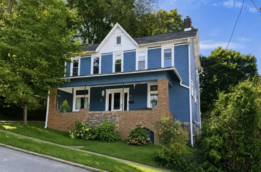 615 . 7th Street, Apollo Boro
