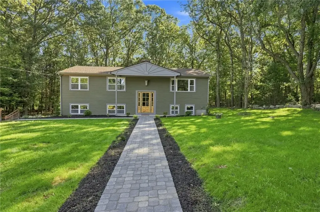 154 Spring Valley Dr, East Greenwich