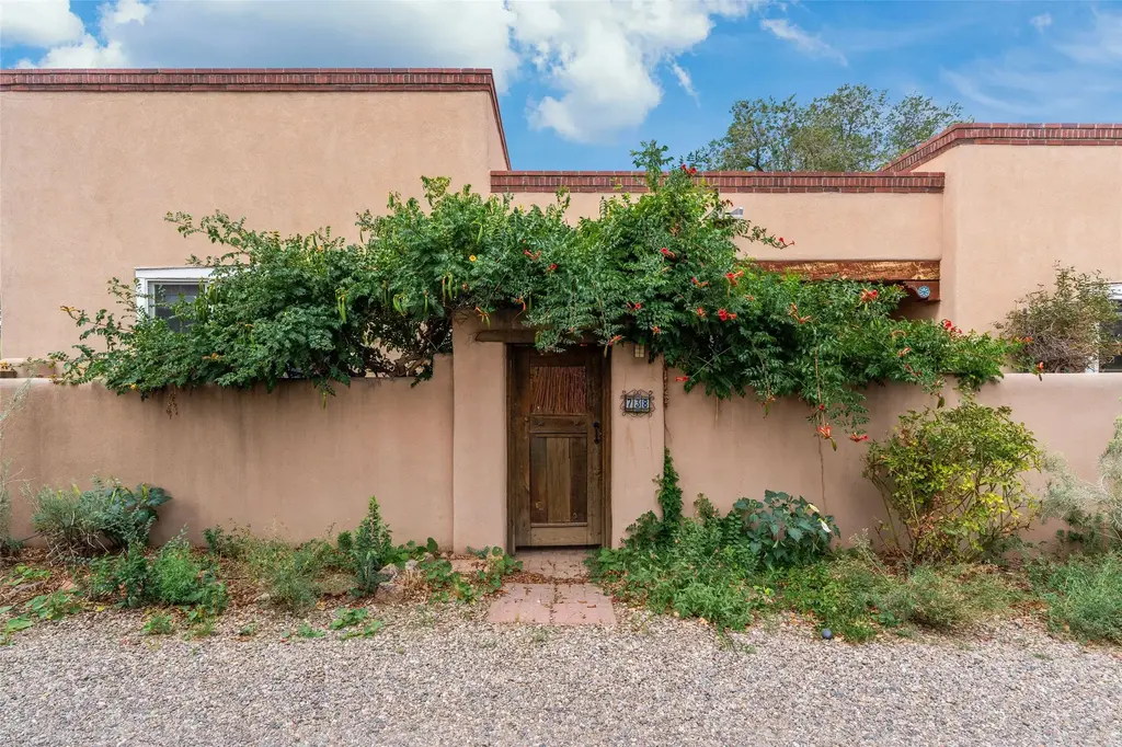 738 Gregory Lane, Santa Fe