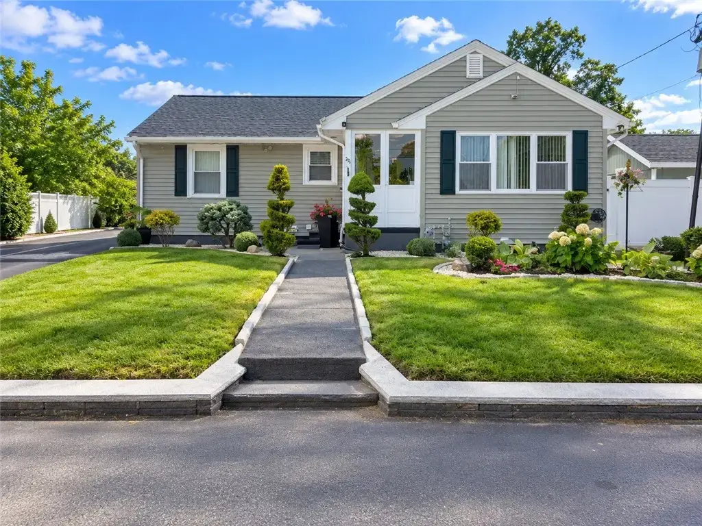 101 Merrill St, East Providence