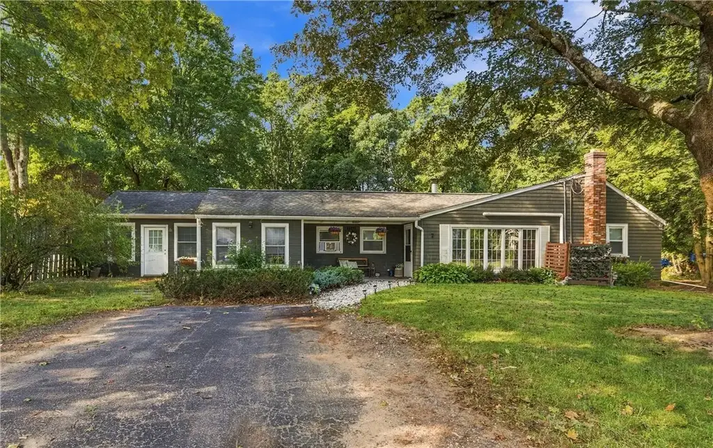 7 White Pine Dr, Cumberland