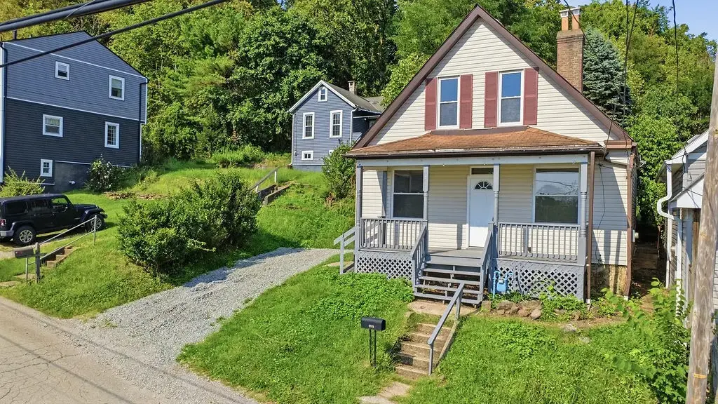 807 Maple Drive , White Oak