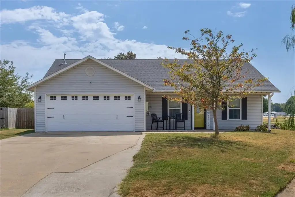 1209 Brentwood Lane, Siloam Springs
