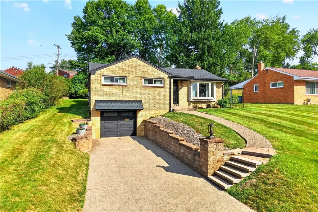 5032 Azalea Drive , Whitehall