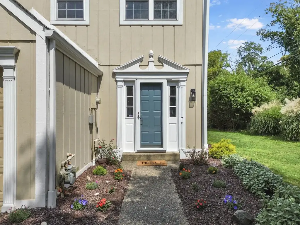 70 New London Lane, Oakmont