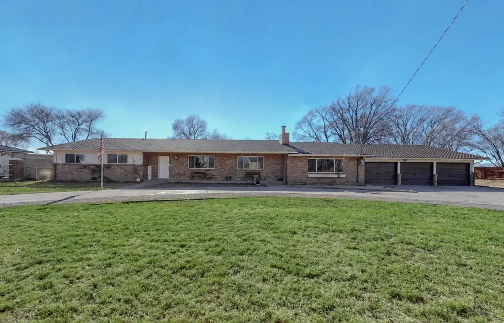 975 N Bosque Loop, Bosque Farms