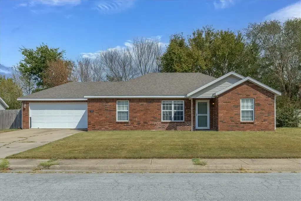 1312 Hackberry Place, Elkins