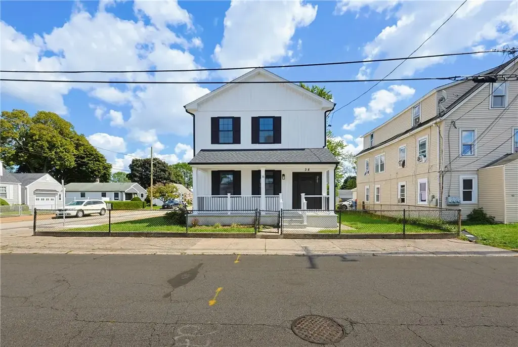 38 Ashburne St, Pawtucket