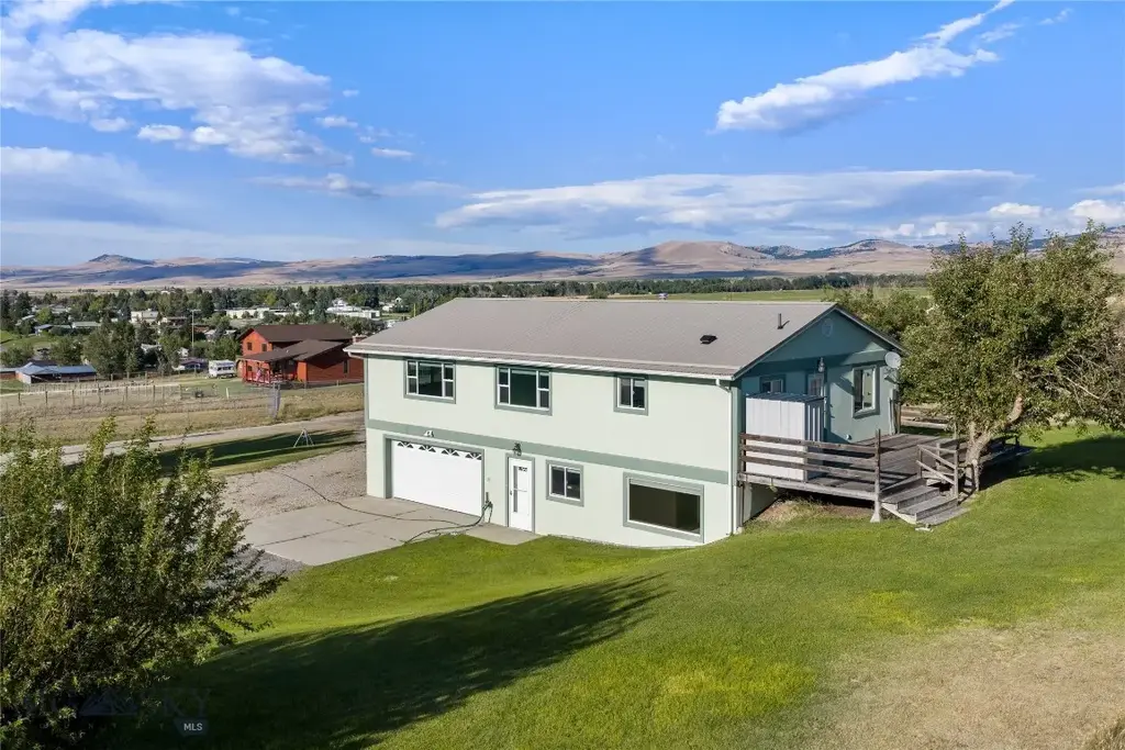 239 Skyview Lane, Deer Lodge