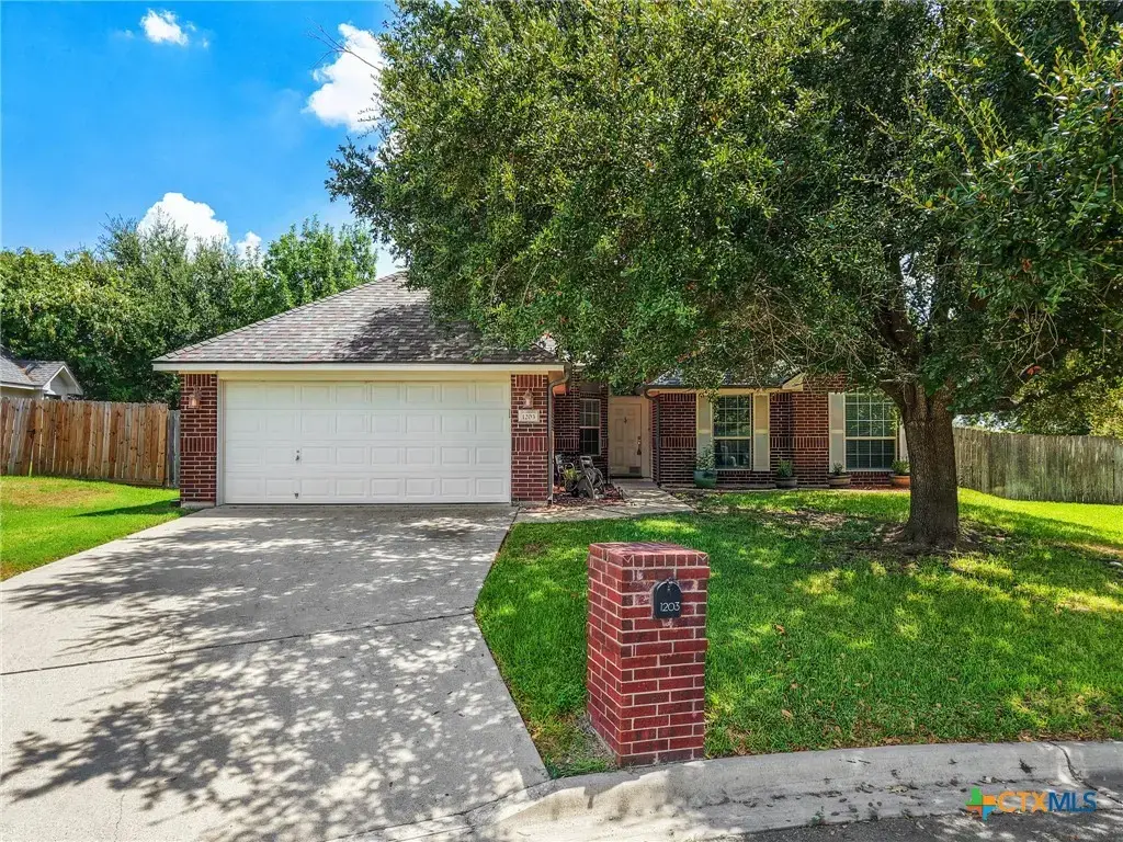 1203 Woodhollow Drive, Temple
