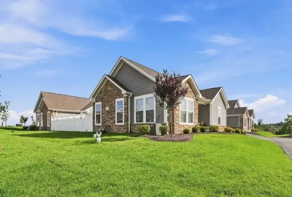 125 Village Lane 4b, Union