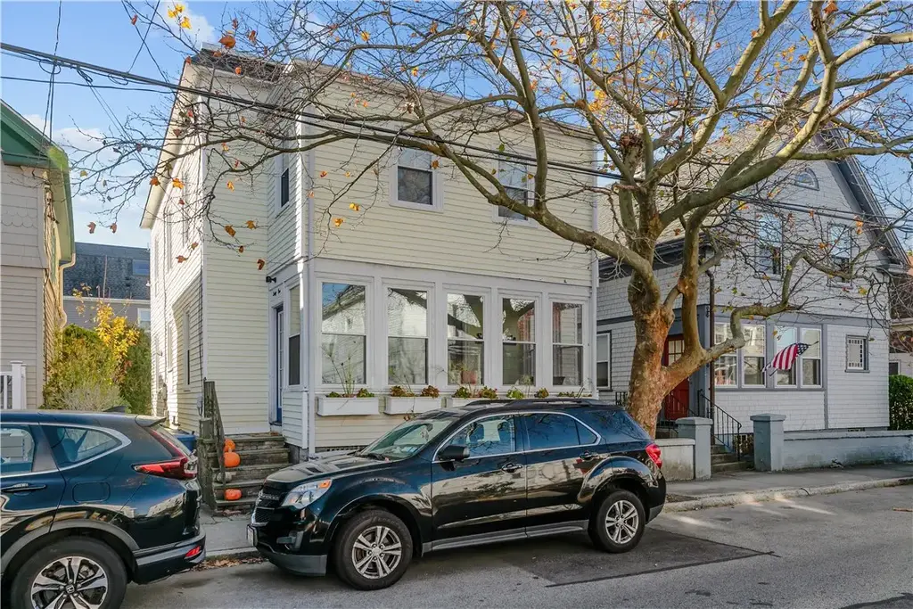 31 W Narragansett Ave # 1, Newport