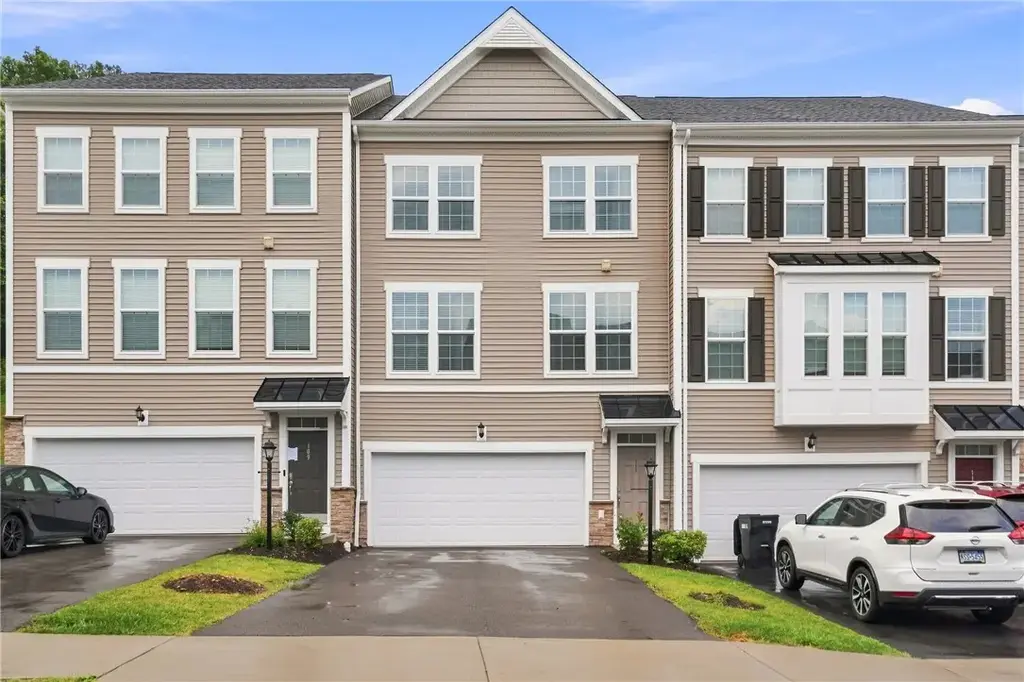 111 Sweetwater Drive, Moon/Crescent