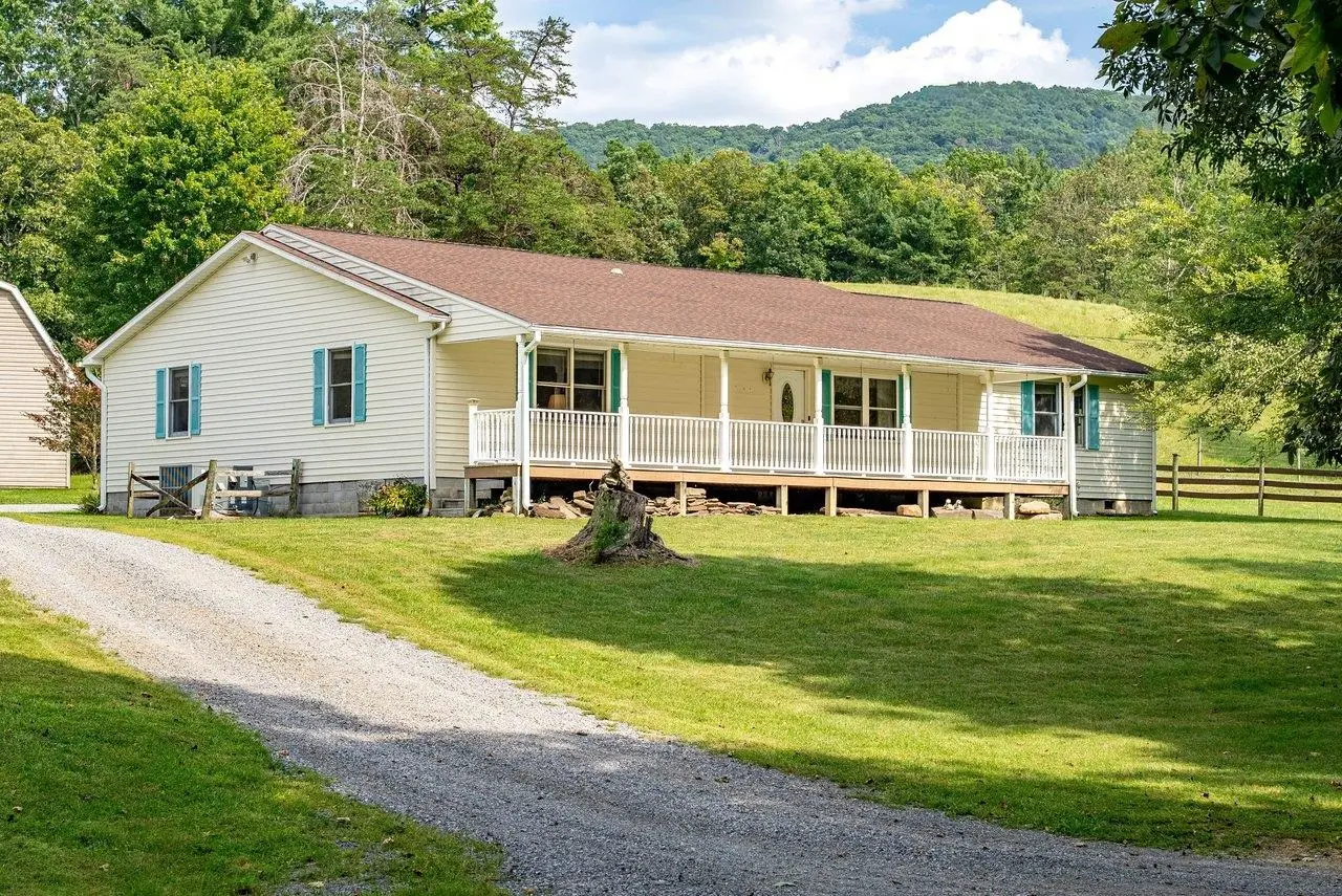 801 Moyers Ln, Mathias