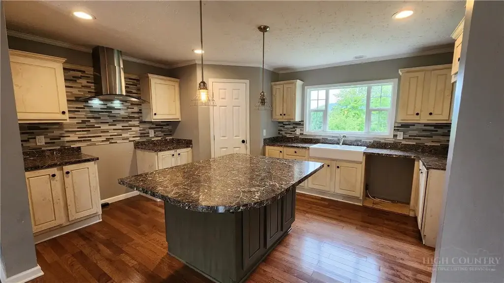 967 Barnardsville Highway, Weaverville