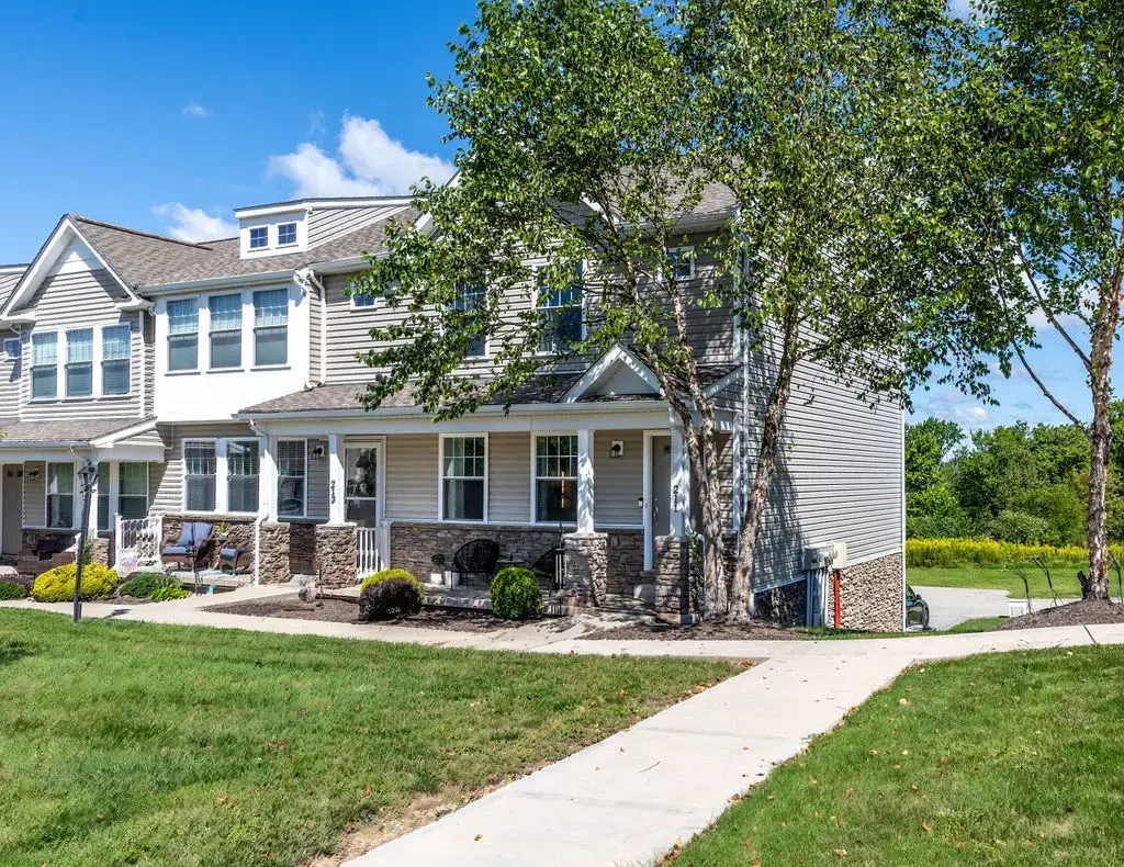 211 Spring Blossom Circle, Chippewa