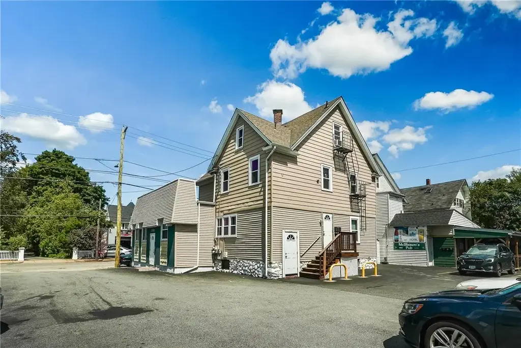 1340 Cranston St, Cranston