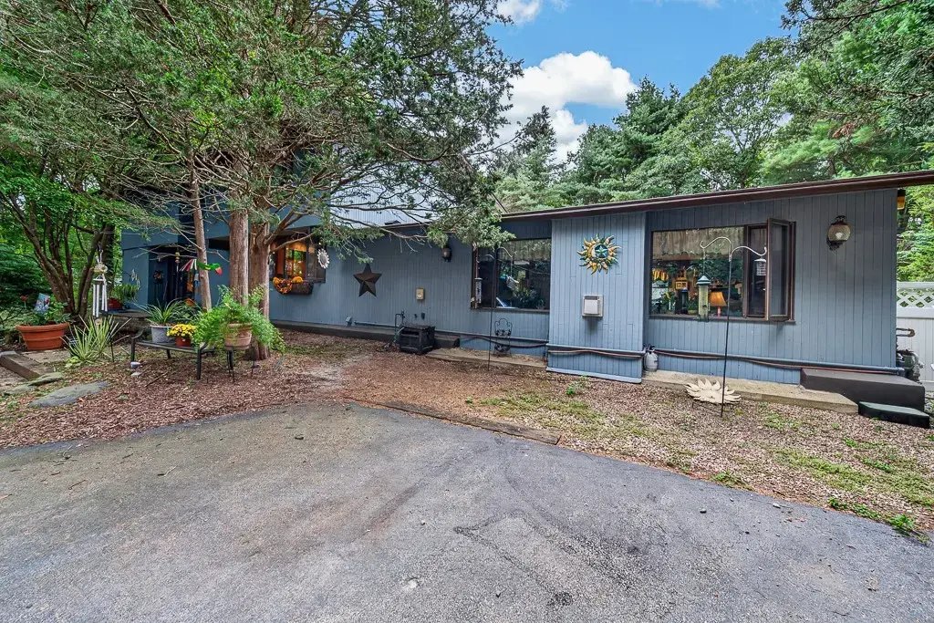 42 Seabreeze Dr, North Kingstown