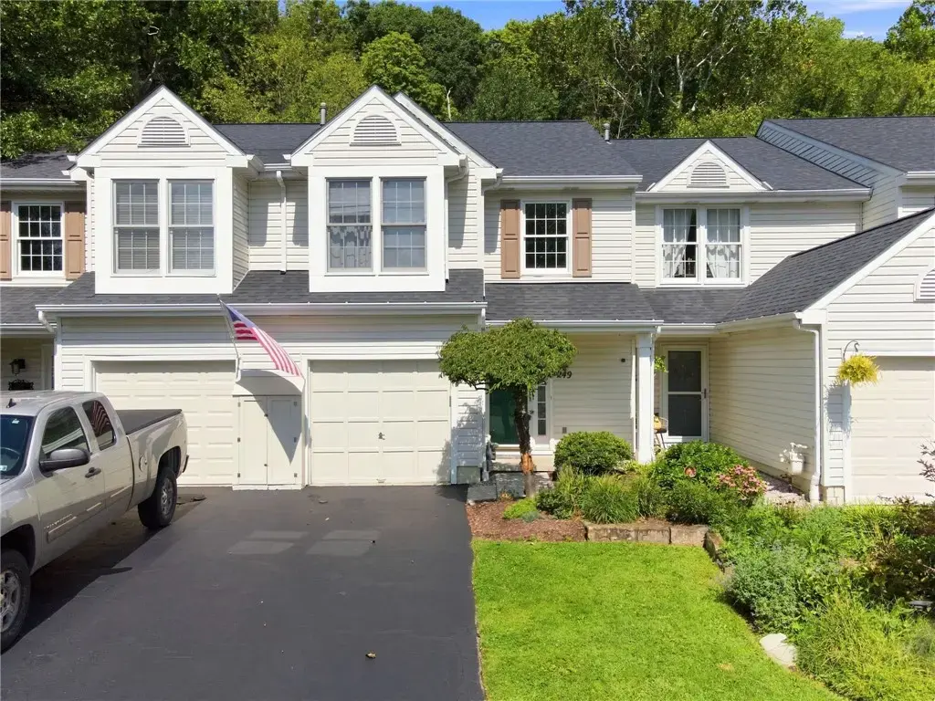 249 Commons Drive , Oakmont