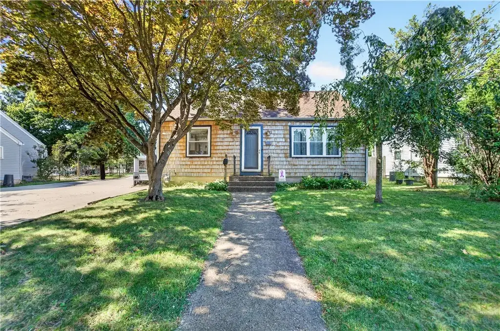 333 Maple St, Warwick