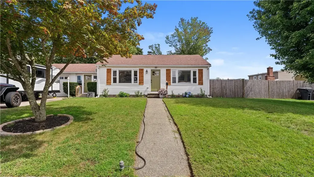 38 Fairfield Ct, Warwick
