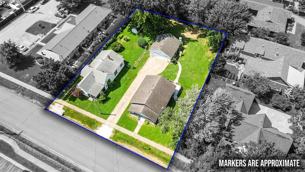 304 & 306 Nw 3rd Street, Bentonville