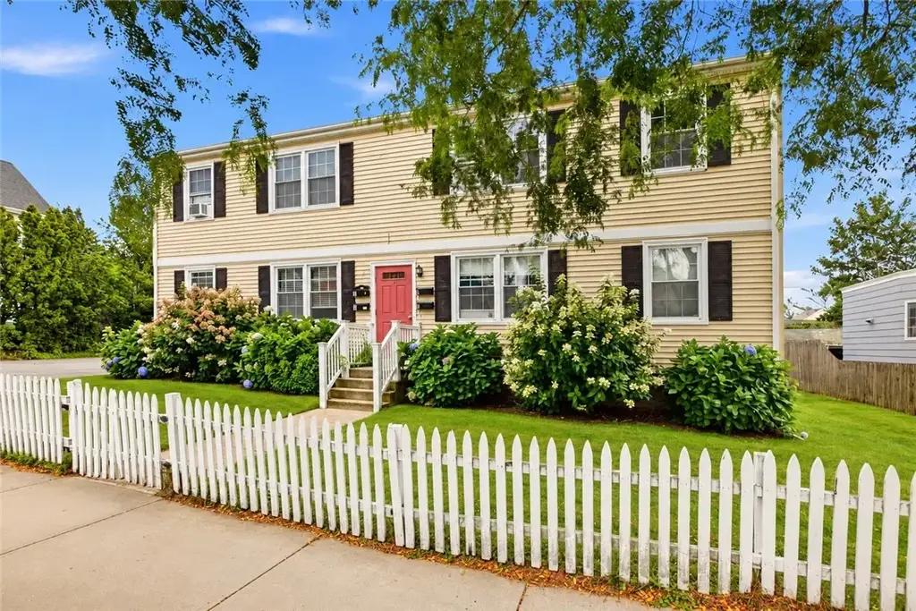 45 Hammond St # 3, Newport