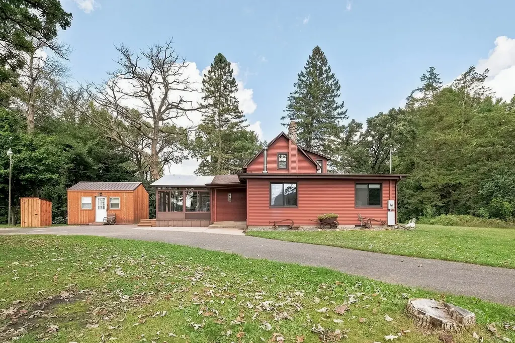 W2530 Cedar Road, Eau Claire