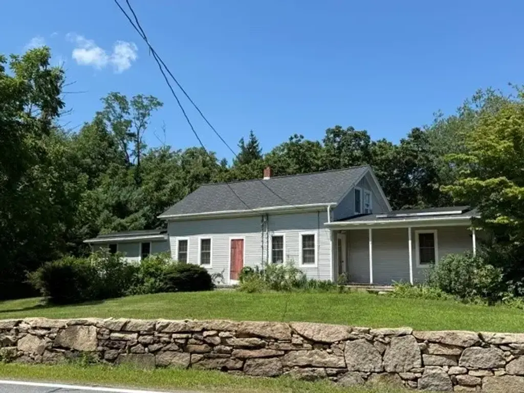 2447 Division Rd, East Greenwich