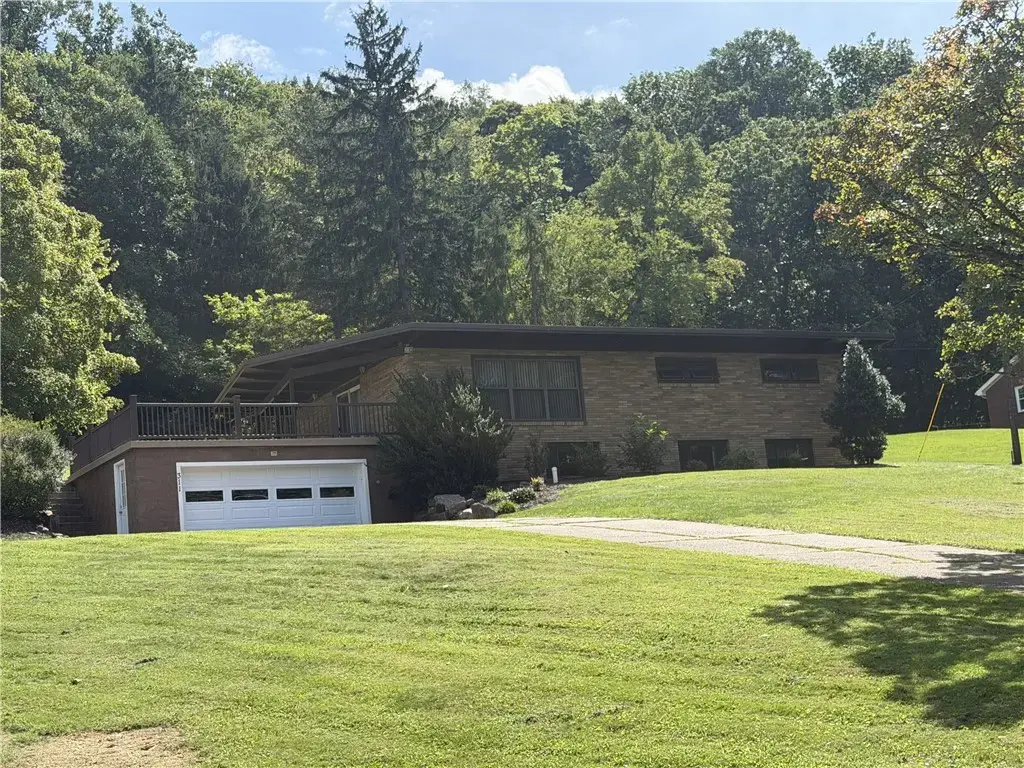 311 Whitetail Lane , Hempfield